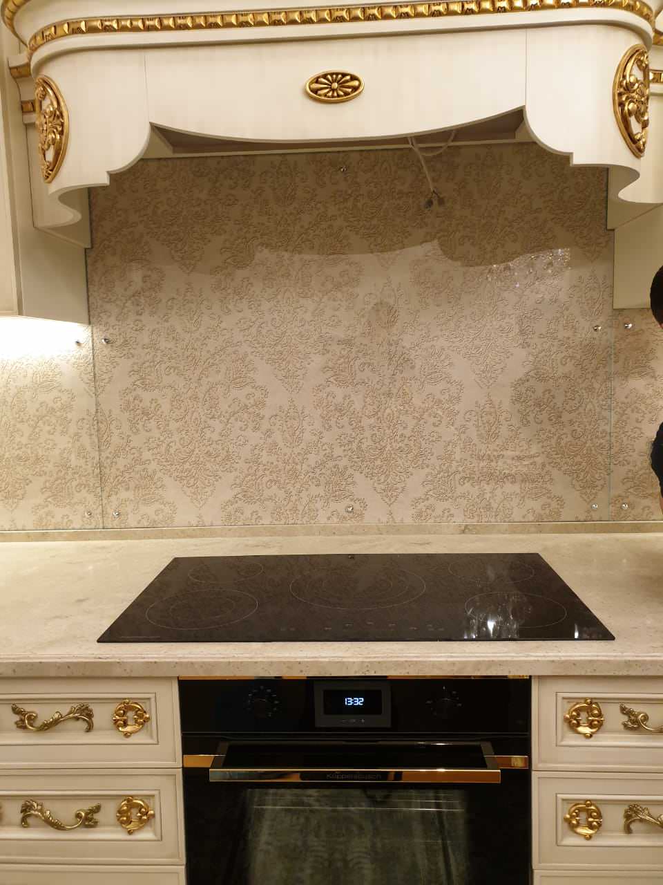 Стеклянный фартук на кухню