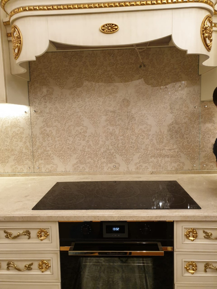 Стеклянный фартук на кухню