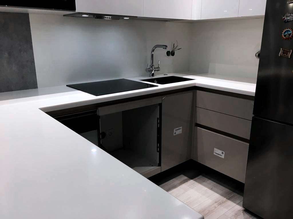 Столешница с барной стойкой из камня Grandex