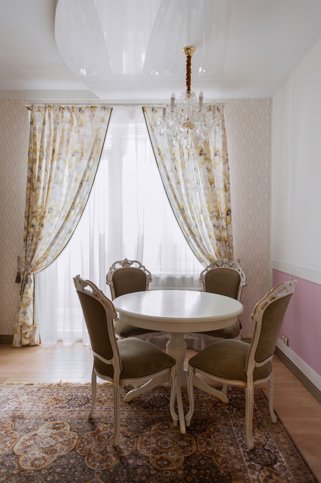 Французский прованс с элементами шебби-шик.