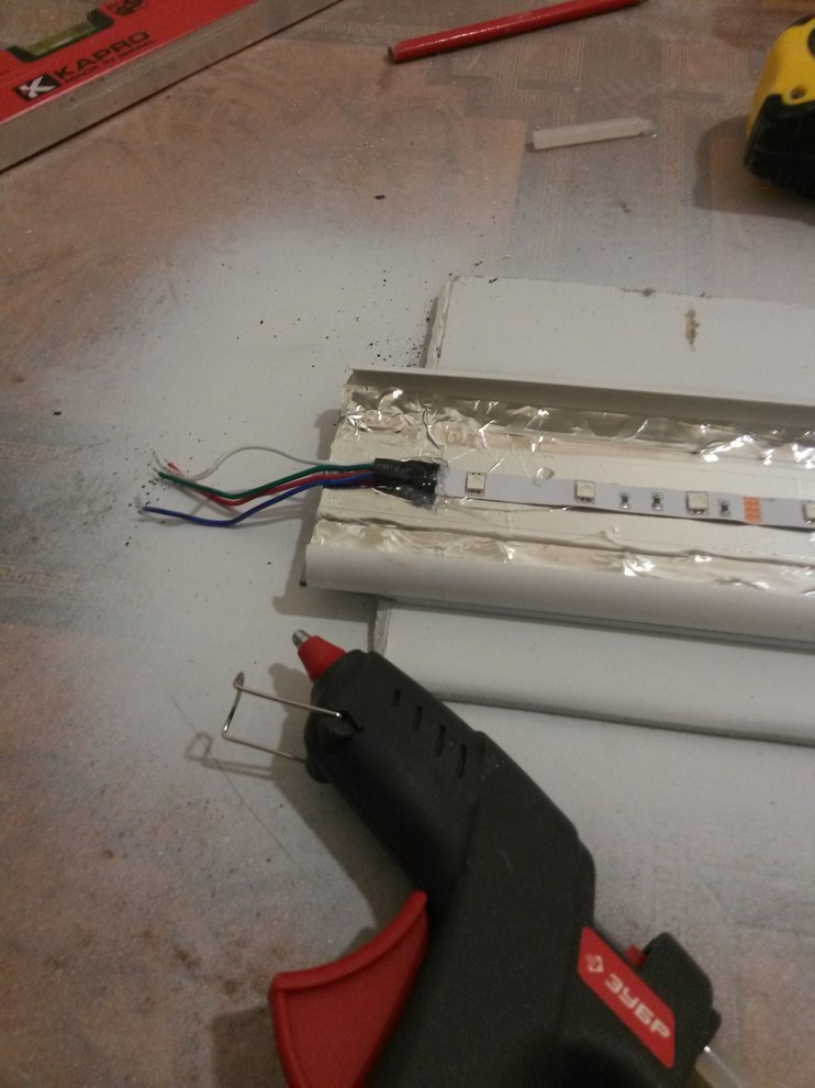 Монтаж стеклоблоков с подсведкой RGB