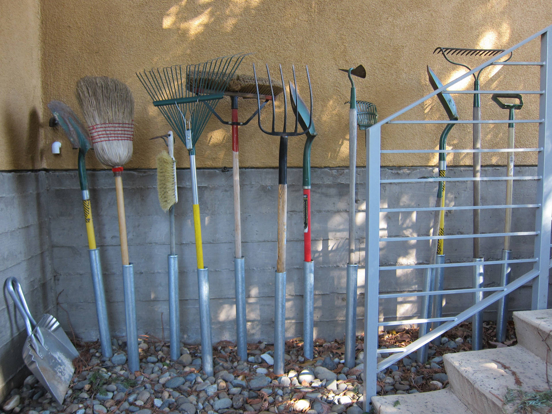 Приоритеты: Как ухаживать за садом, если денег нет