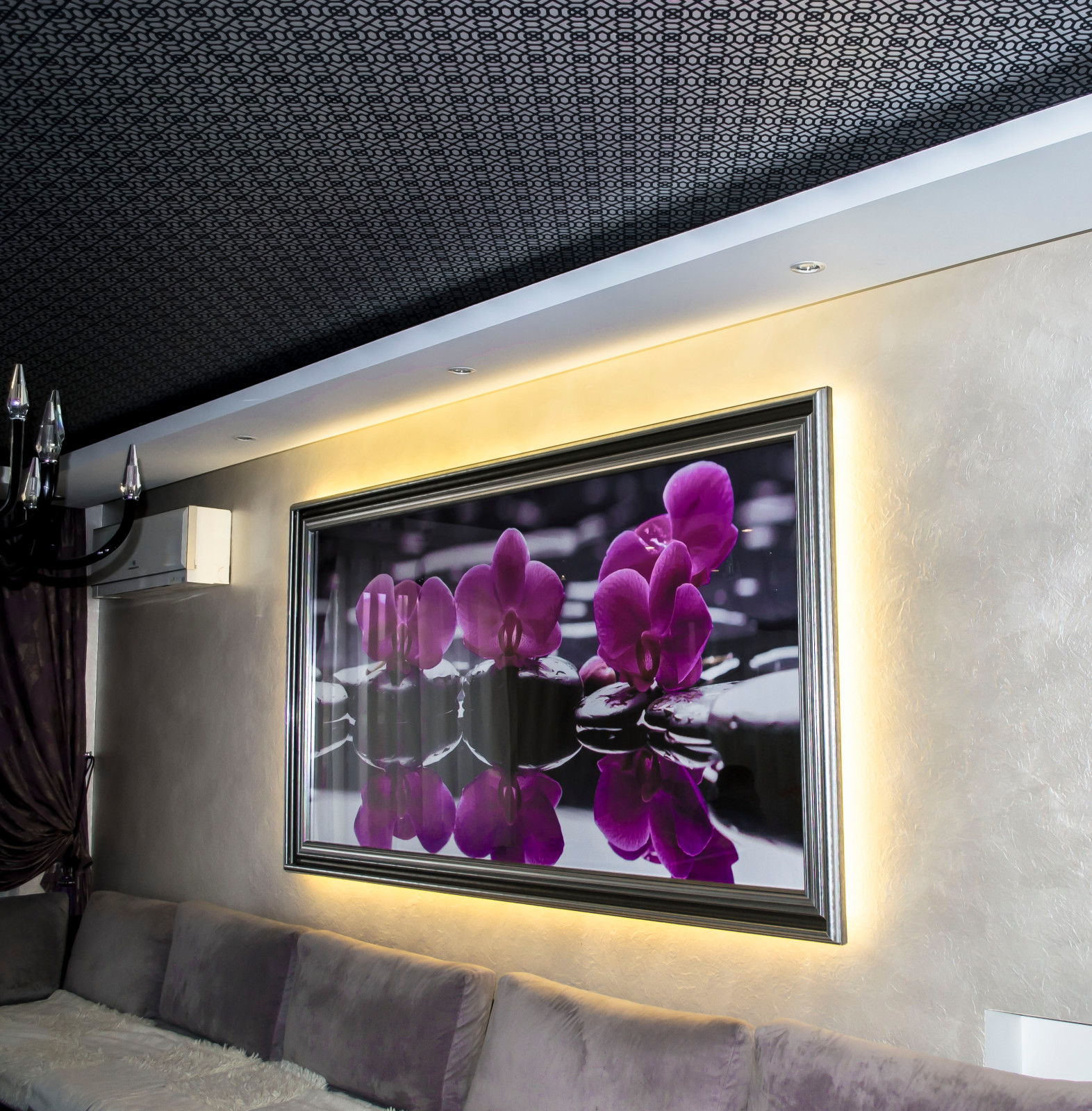 Контрастный дизайн интерьера квартиры