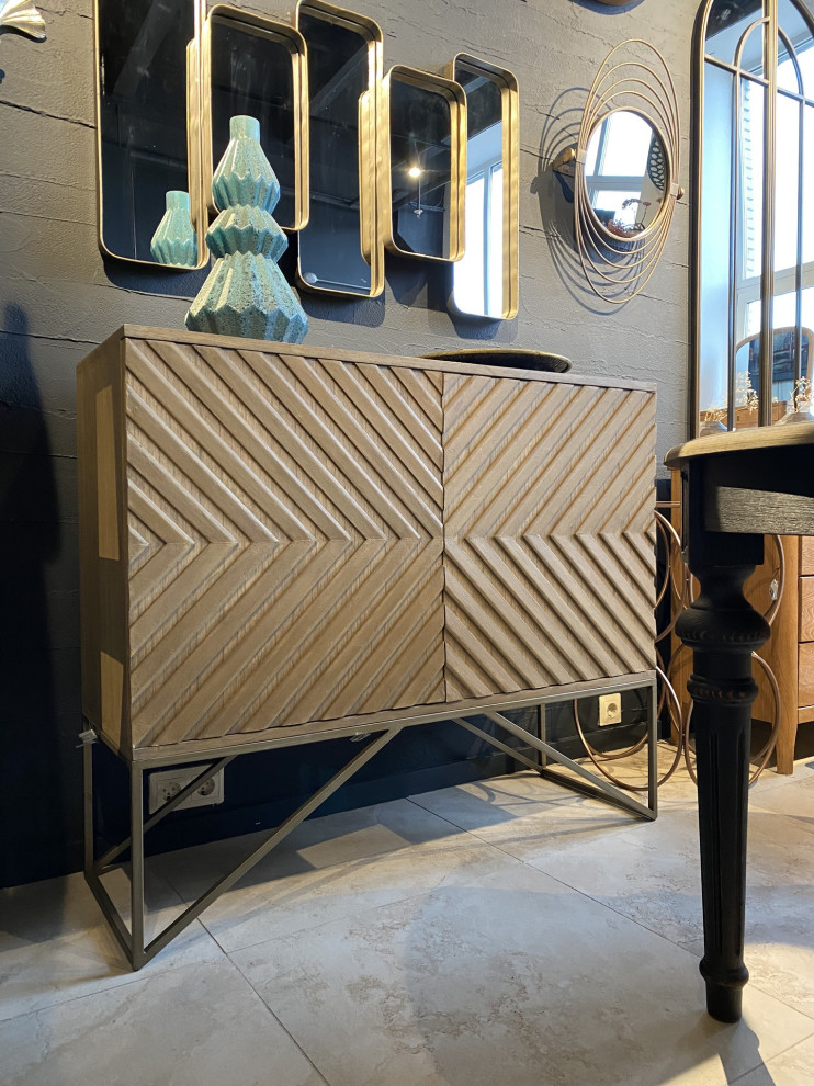 Комод из дерева минди