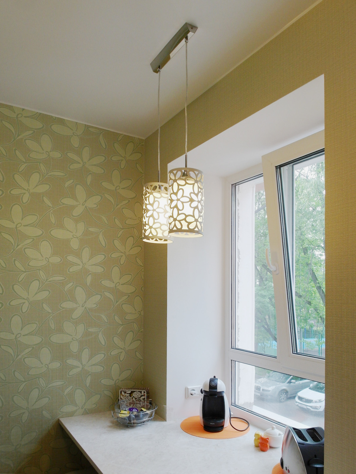 Подвесы над столом-подоконником