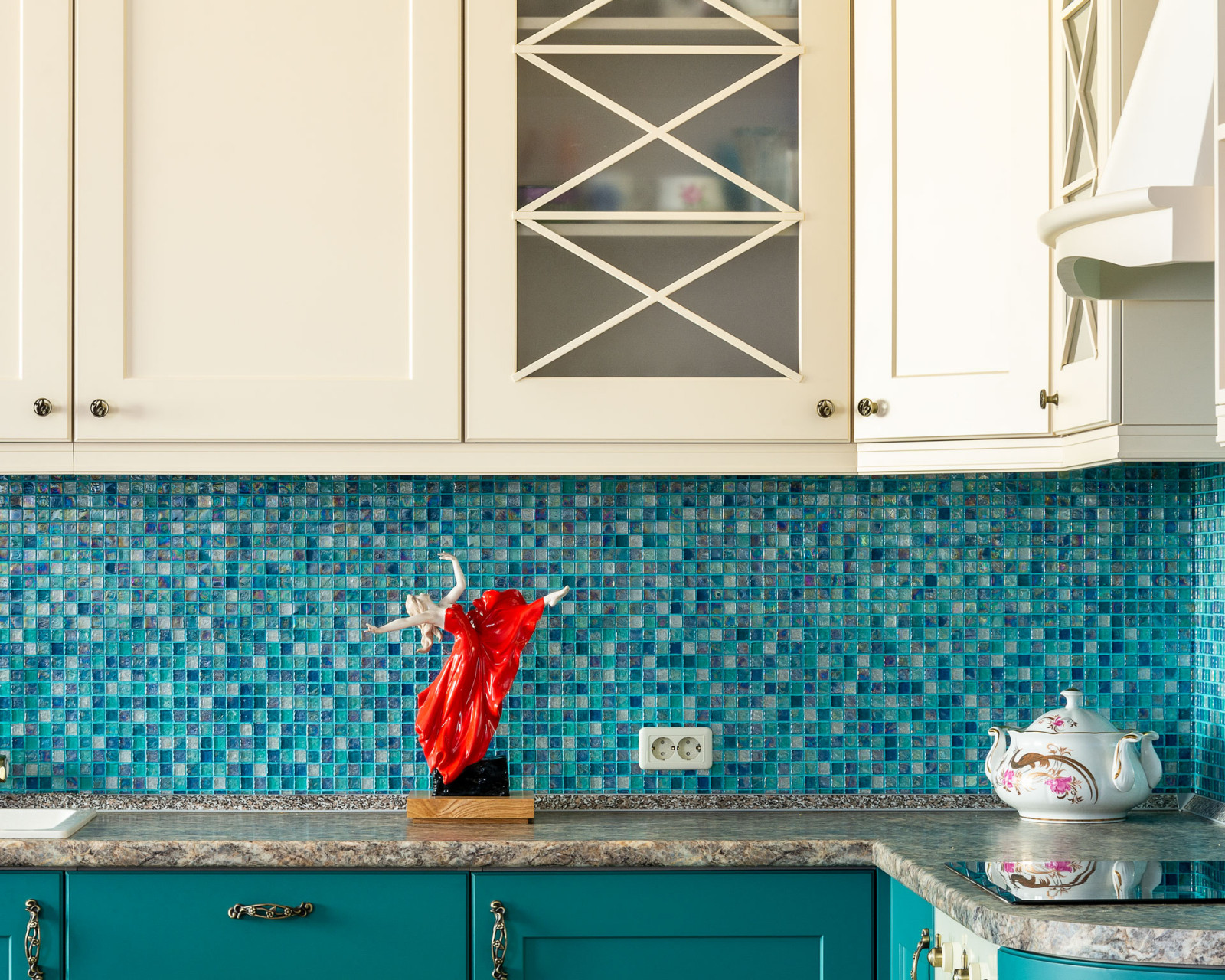 Контрастная кухня в Пензе