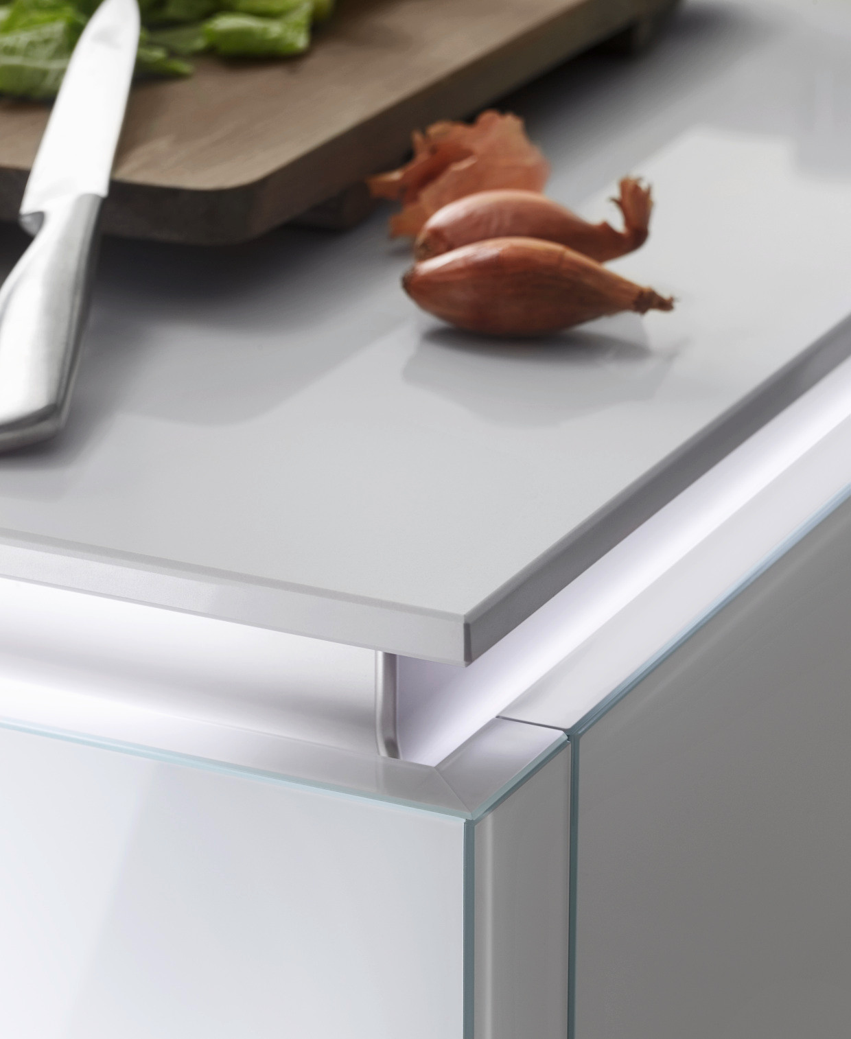 Подсветка верхнего ряда ручек-профилей