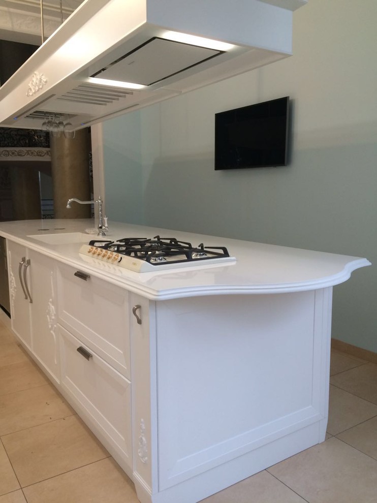 Остров с интегрированной кварцевой мойкой из кварцевого камня