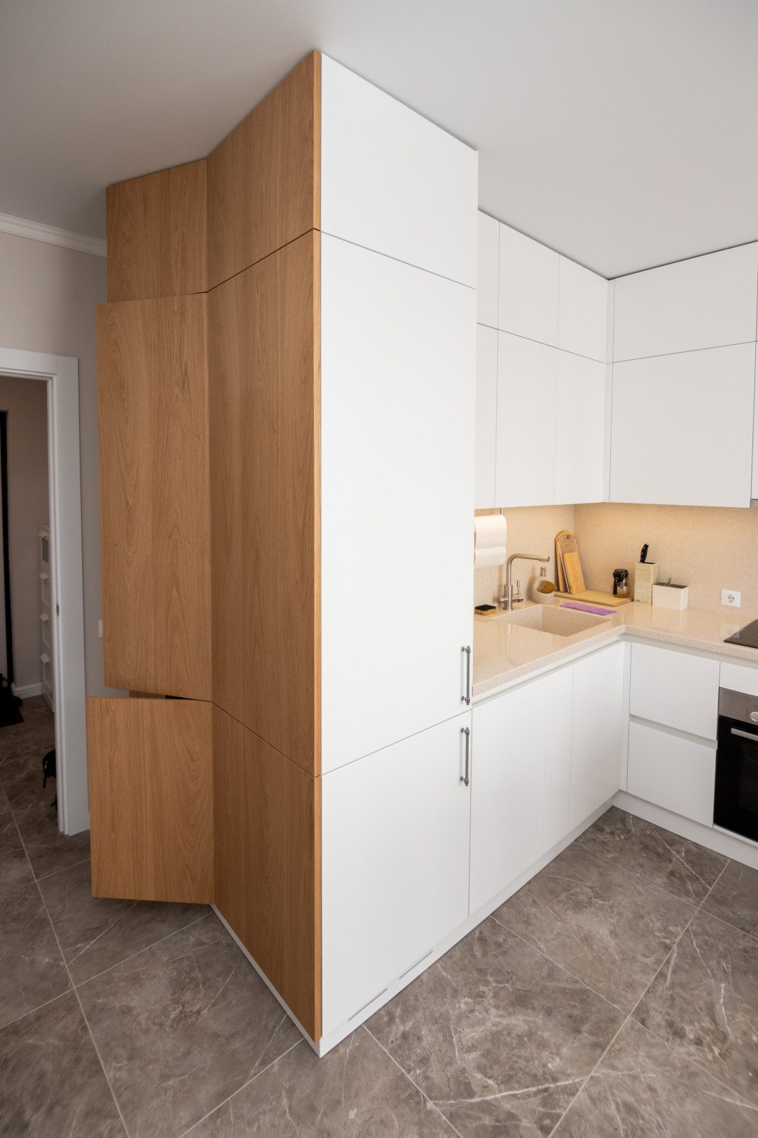 Современная кухня в минималистичном стиле