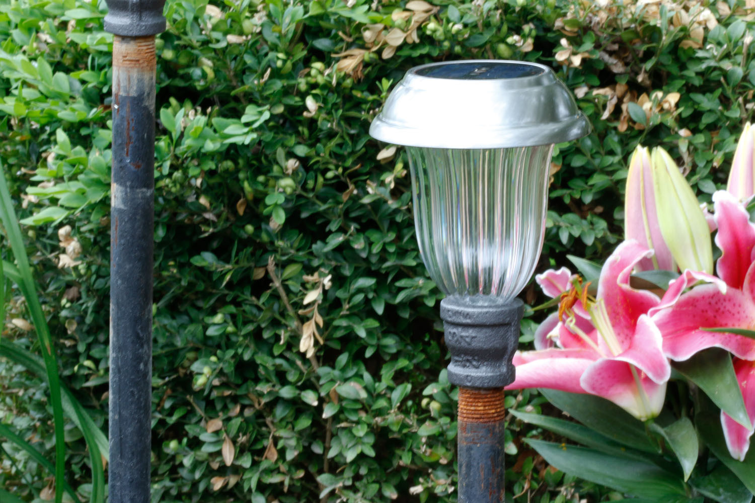 DIY: Как сделать садовый светильник на солнечных батареях своими руками