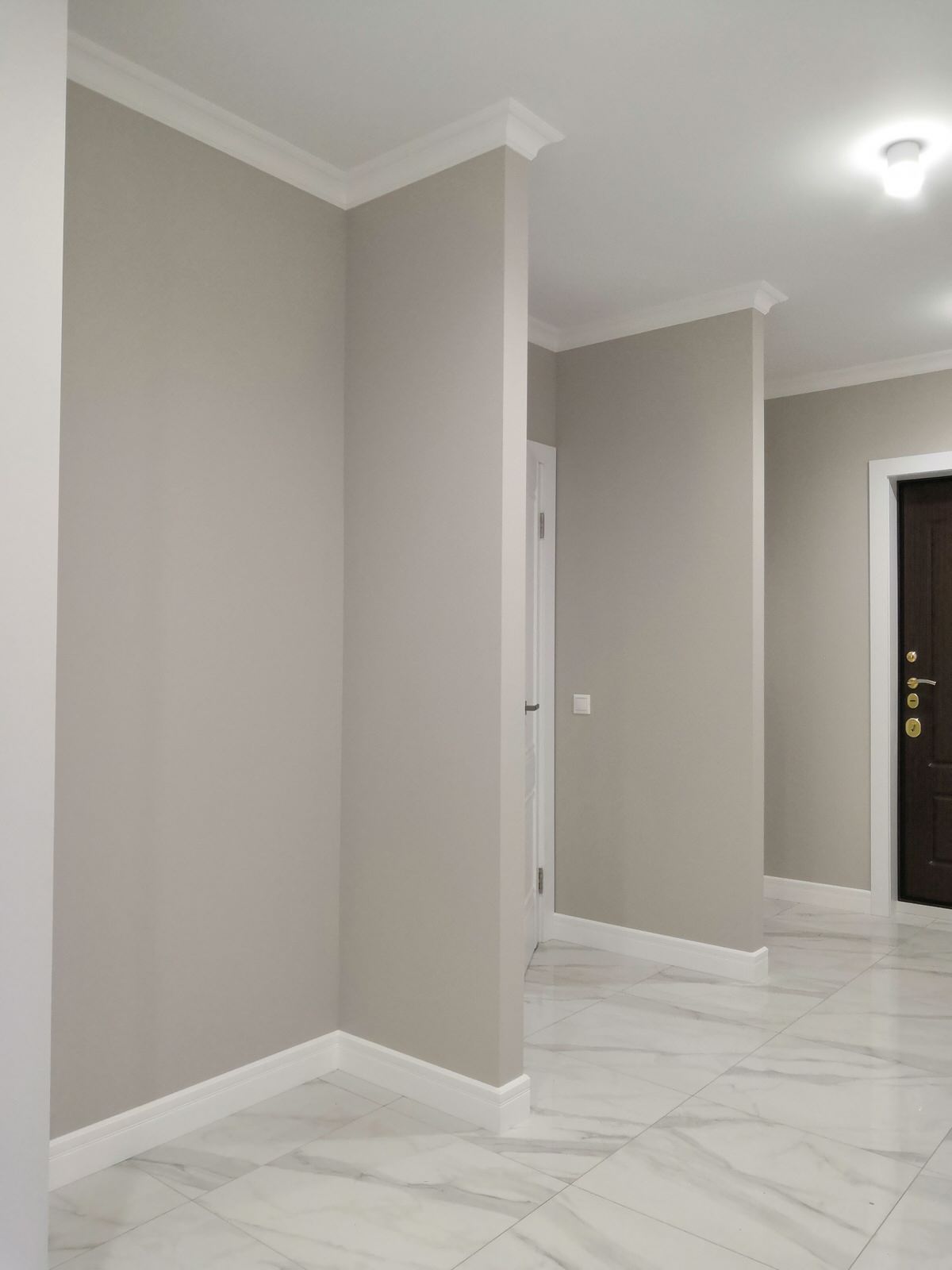 Шкафы в прихожую в ниши