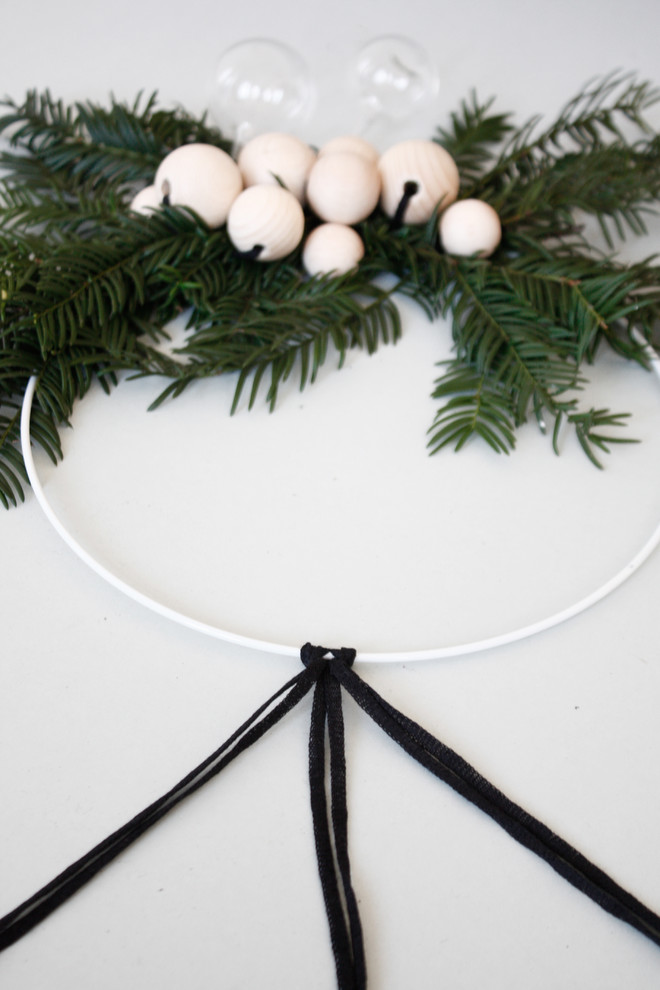 Своими руками: Новогодний венок на дверь за 30 минут