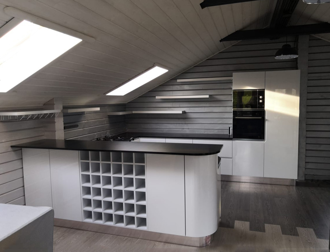 Кухня в стиле хай-тек