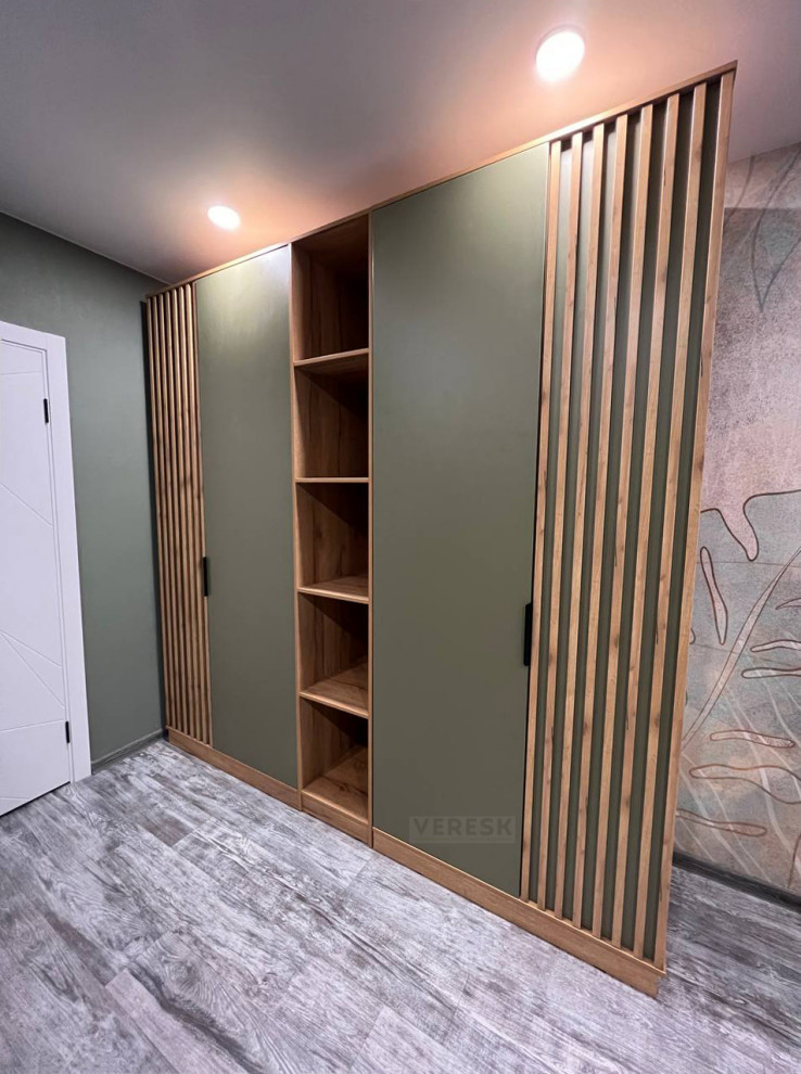 Распашные шкафы