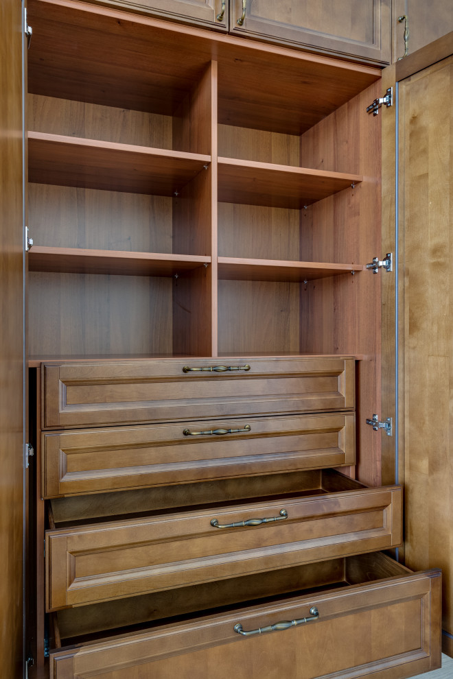 Шкаф с туалетным столиком из массива березы