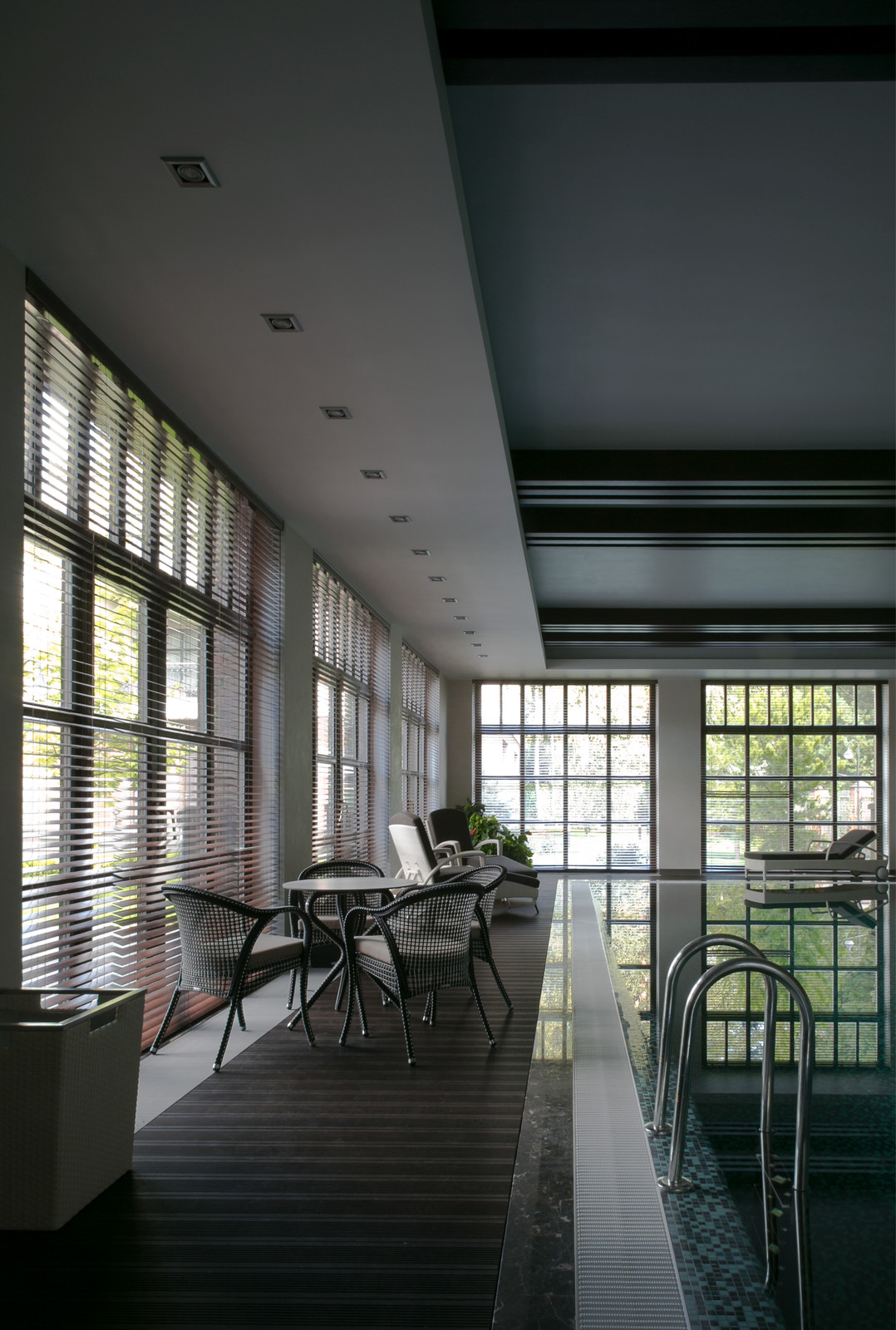 Вспомогательный дом с бассейном