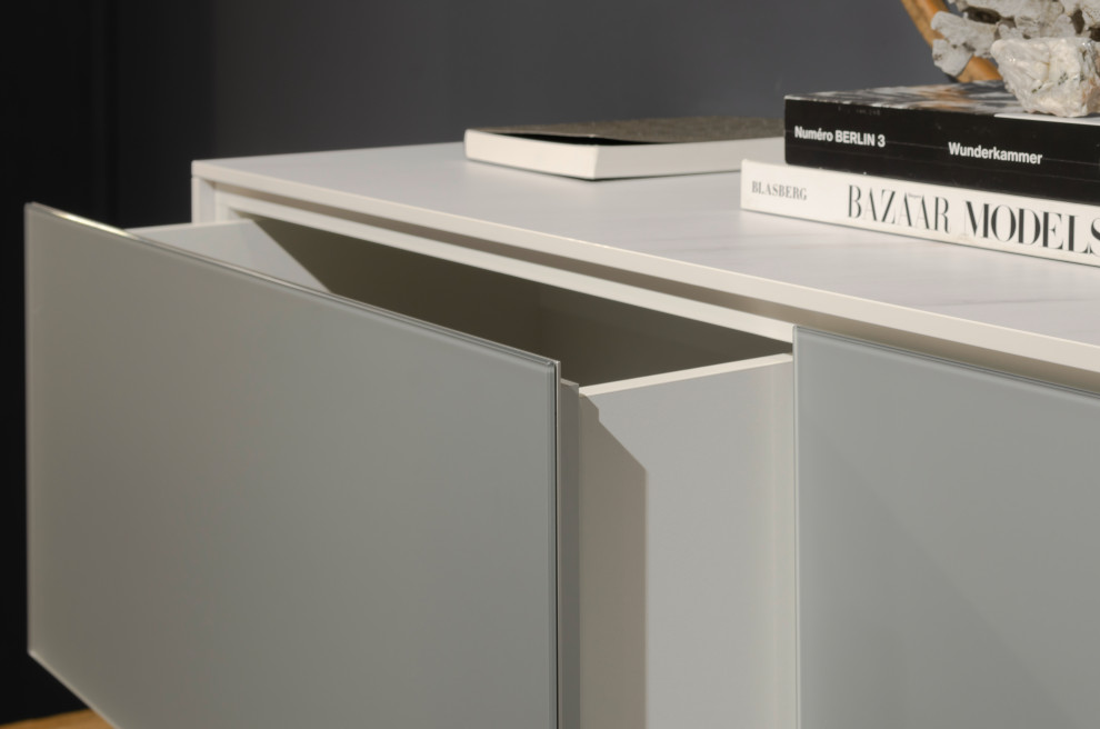 Серый комод raumplus с выставки IMM Cologne 2020