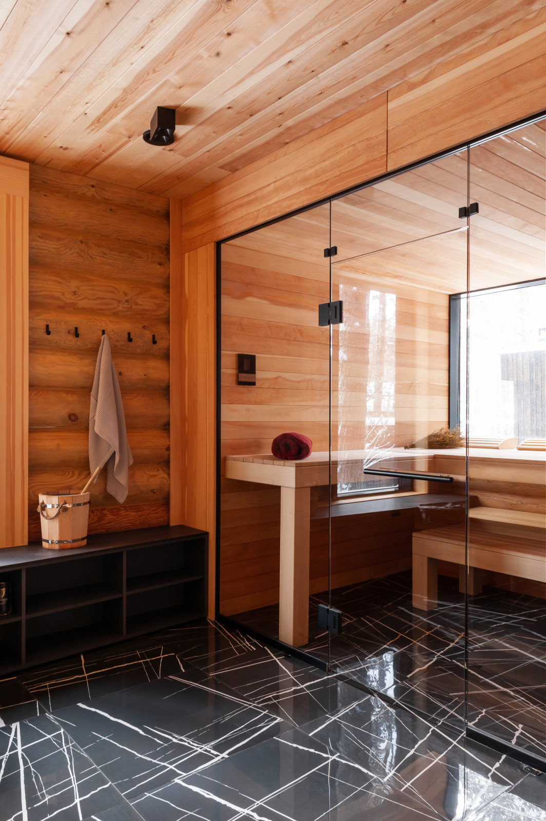 "Дама с горностаем" Дизайнер - Юрий Куликов