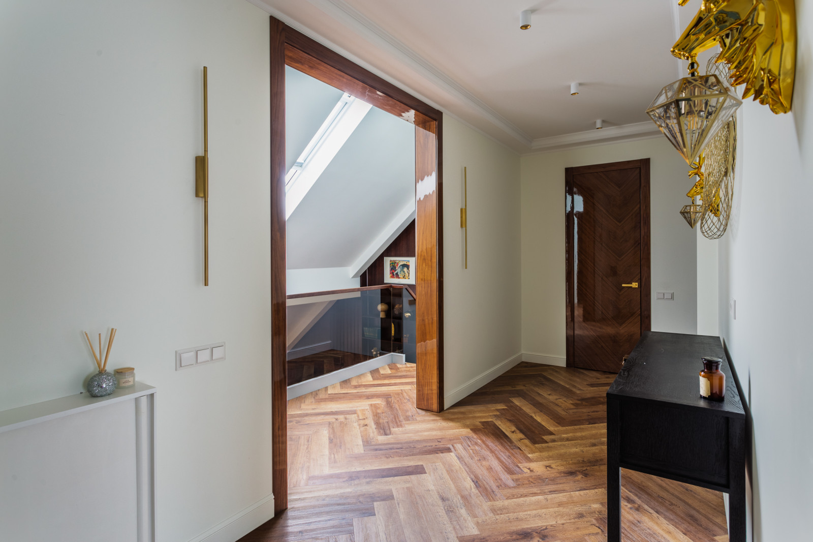 Двухуровневая современная квартира