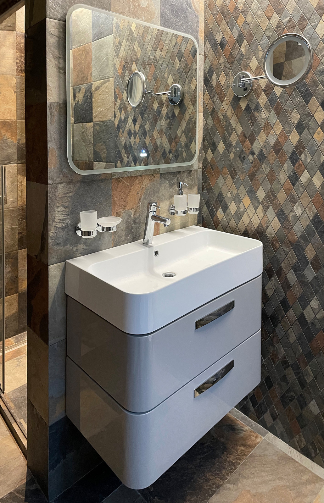 ЗАГОРОДНЫЙ ДОМ В СТИЛЕ "СТАРОЙ АНГЛИИ" _ФРАГМЕНТЫ РЕАЛИЗАЦИИ