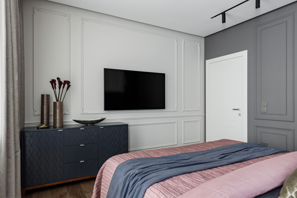 Двухуровневая квартира с лестницей из дерева и стекла