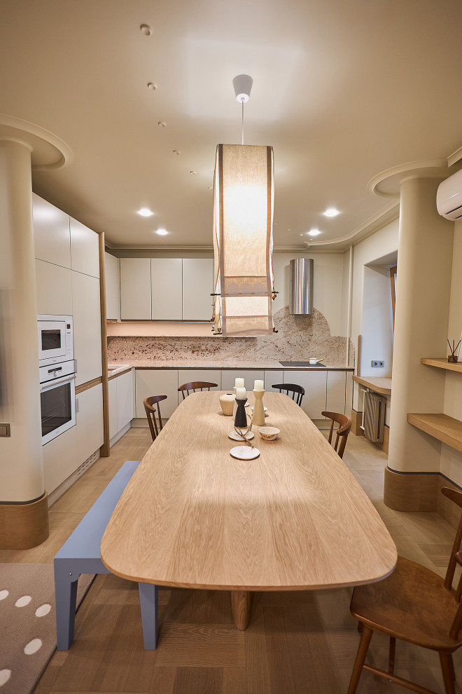 Кухня-столовая с завитком гюль