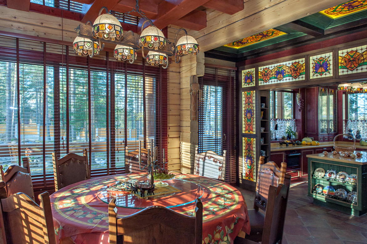 Дом с витражами