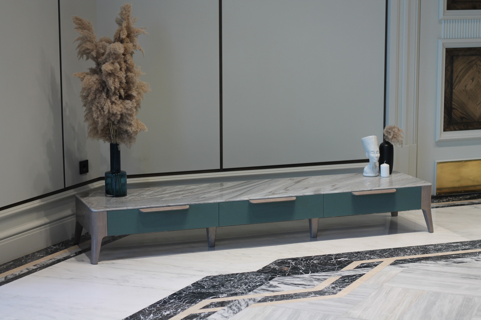 Низкая тв-тумба Toffee