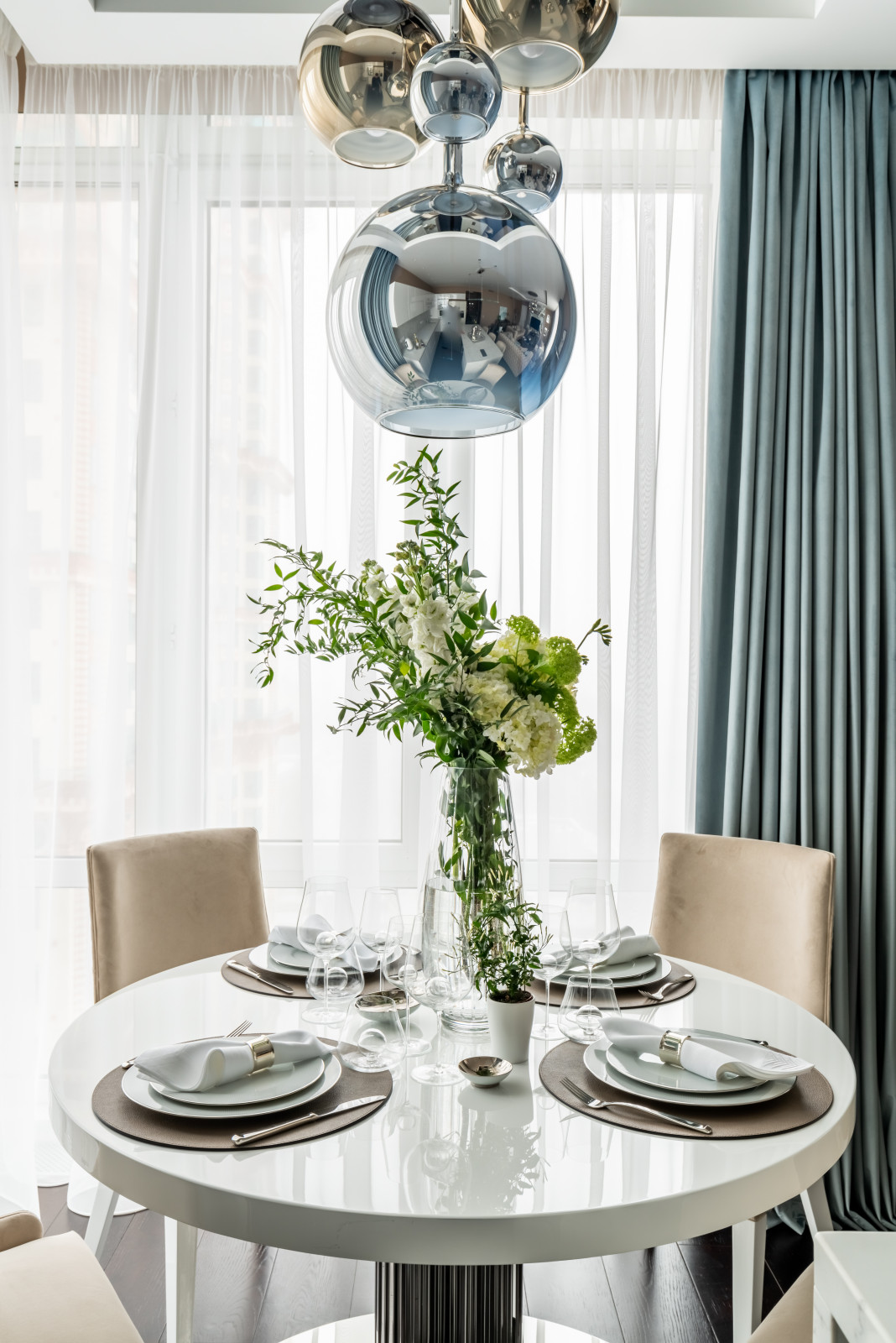 Бежевый и зеркала