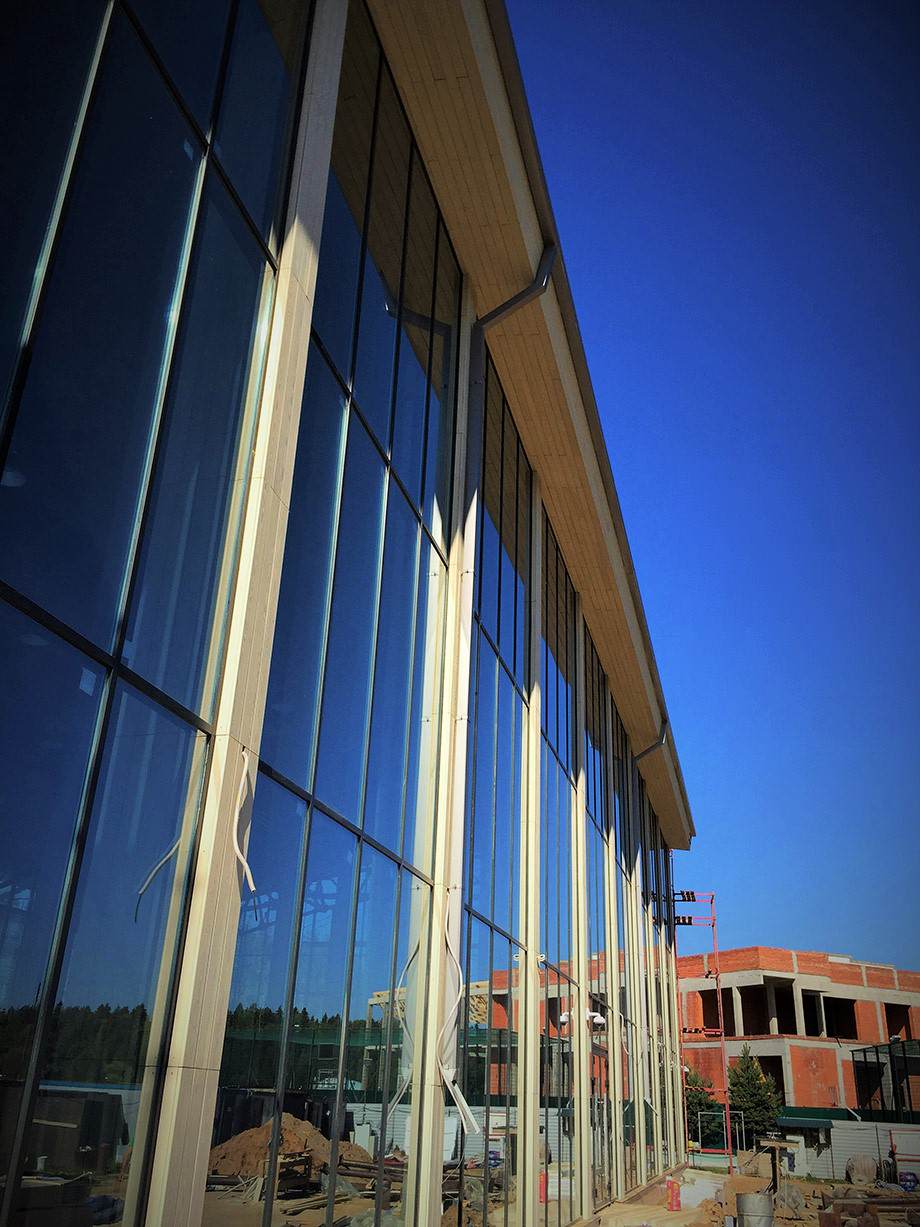 МОНТАЖ ПЛАНКЕНА НА ТЕННИСНОМ КОРТЕ.