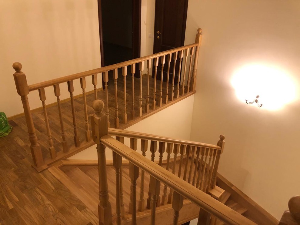 Классическая деревянная лестница