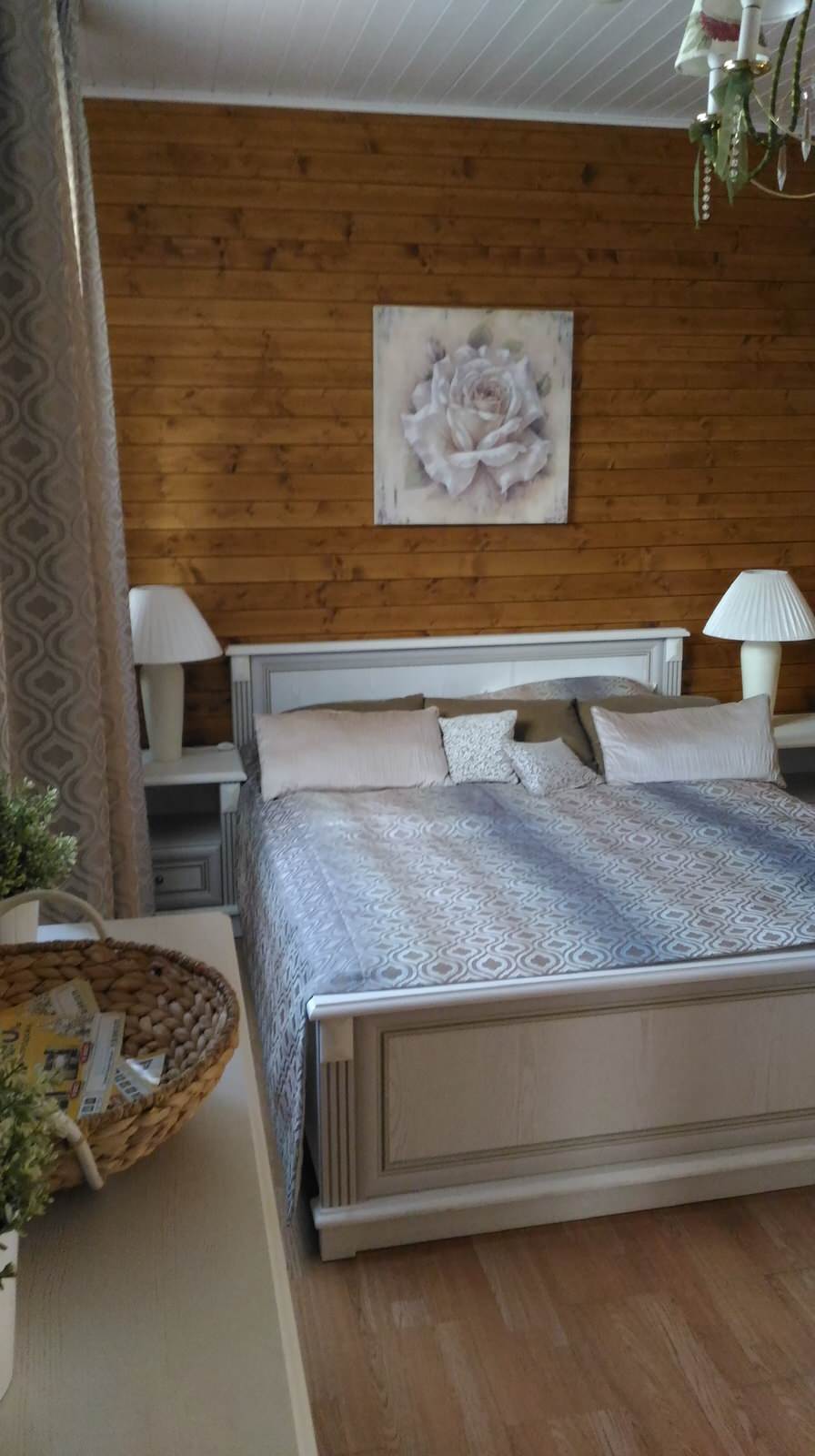 Спальня  в доме , выполненном  в Скандинавском стиле с элементами "Прованса"