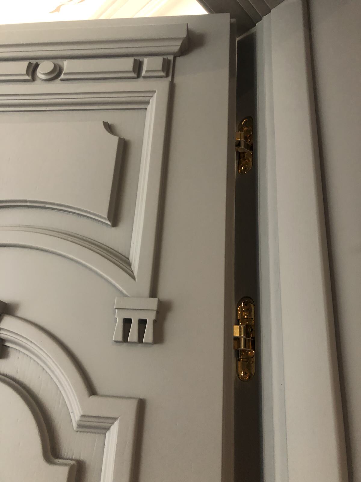 Историчсекие двери на Бронной