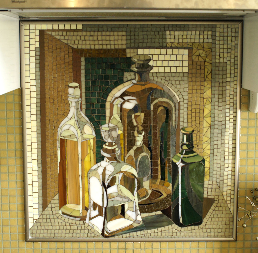 Натюрморт с бутылками