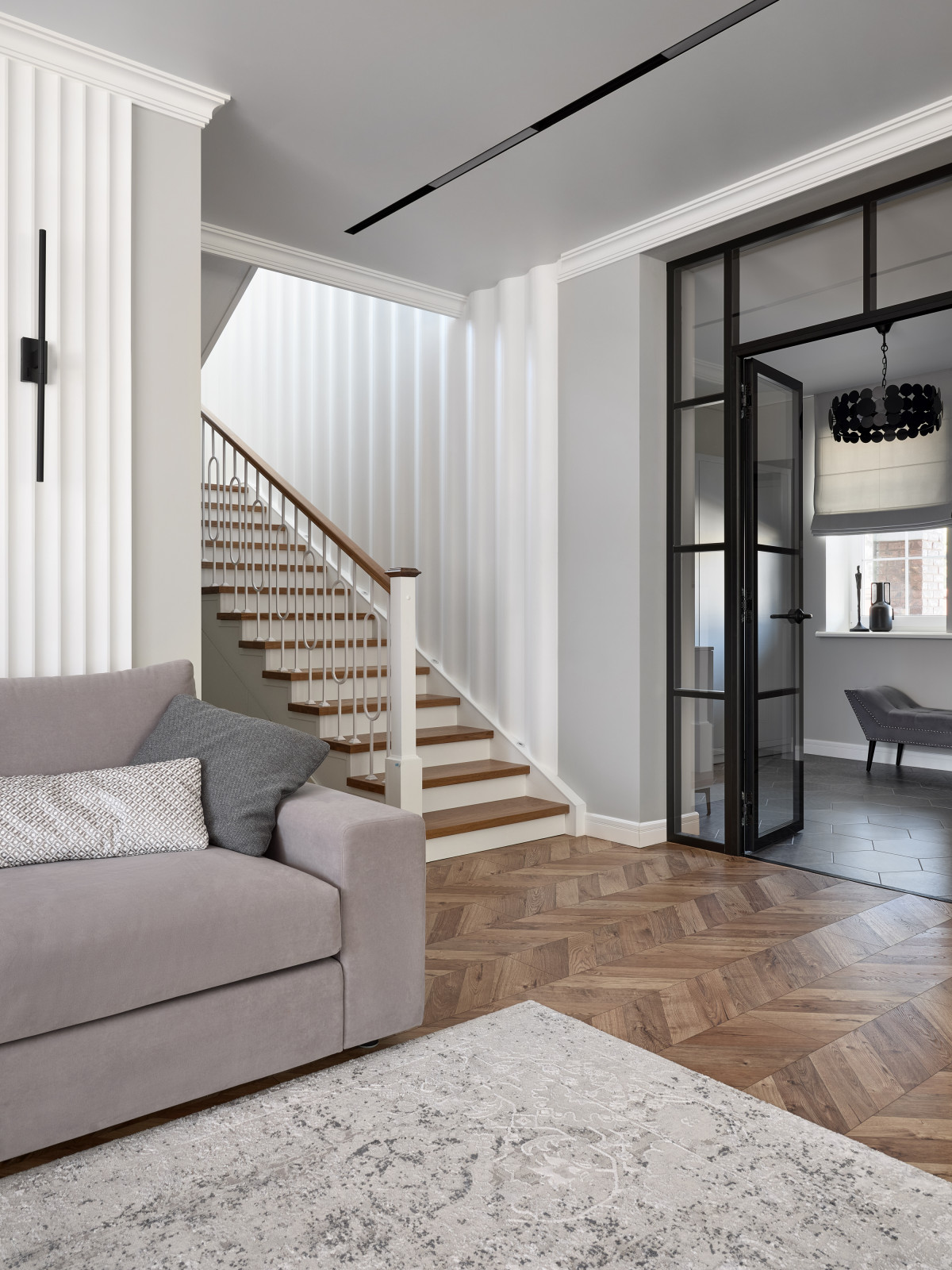 Современный интерьер с нотками классики: дом в Воронеже