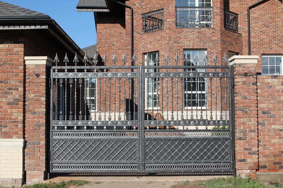 Дачные пропилеи: Выбираем ворота и покрытие для парковки на даче