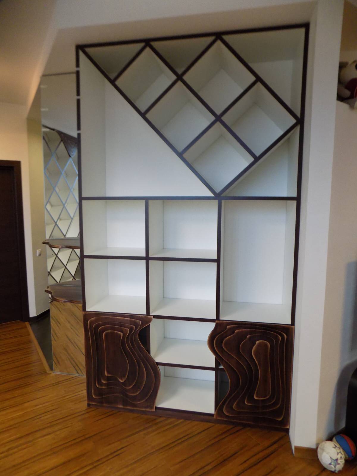 Книжные шкафы с фрезерованными дубовыми фасадами