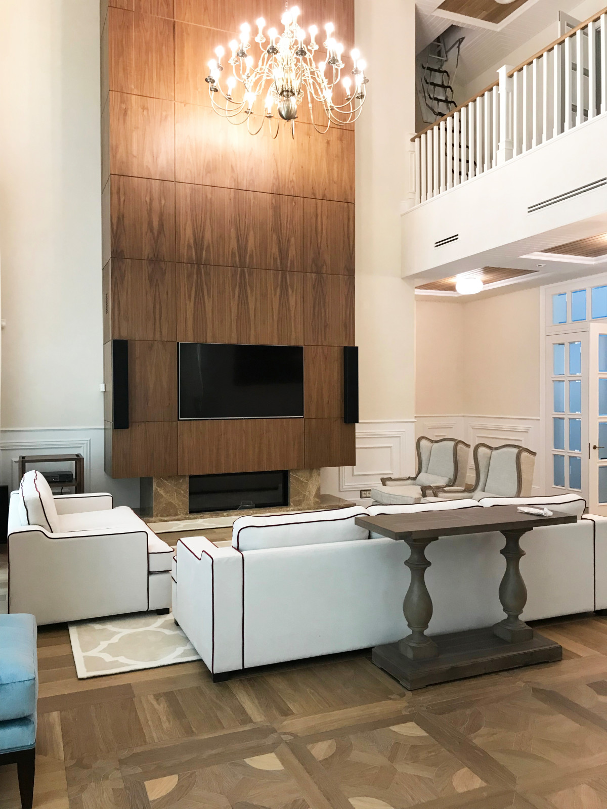 Дом 1000 кв.м - фото