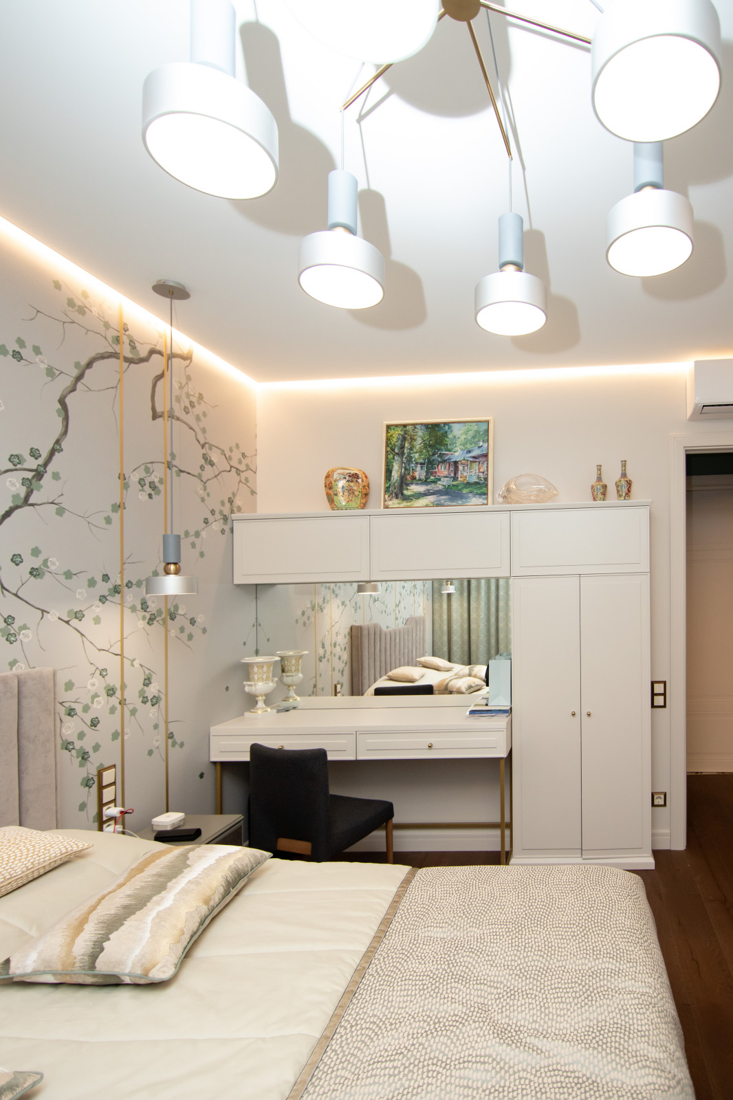 Меблировка спальной комнаты в стиле неоклассика