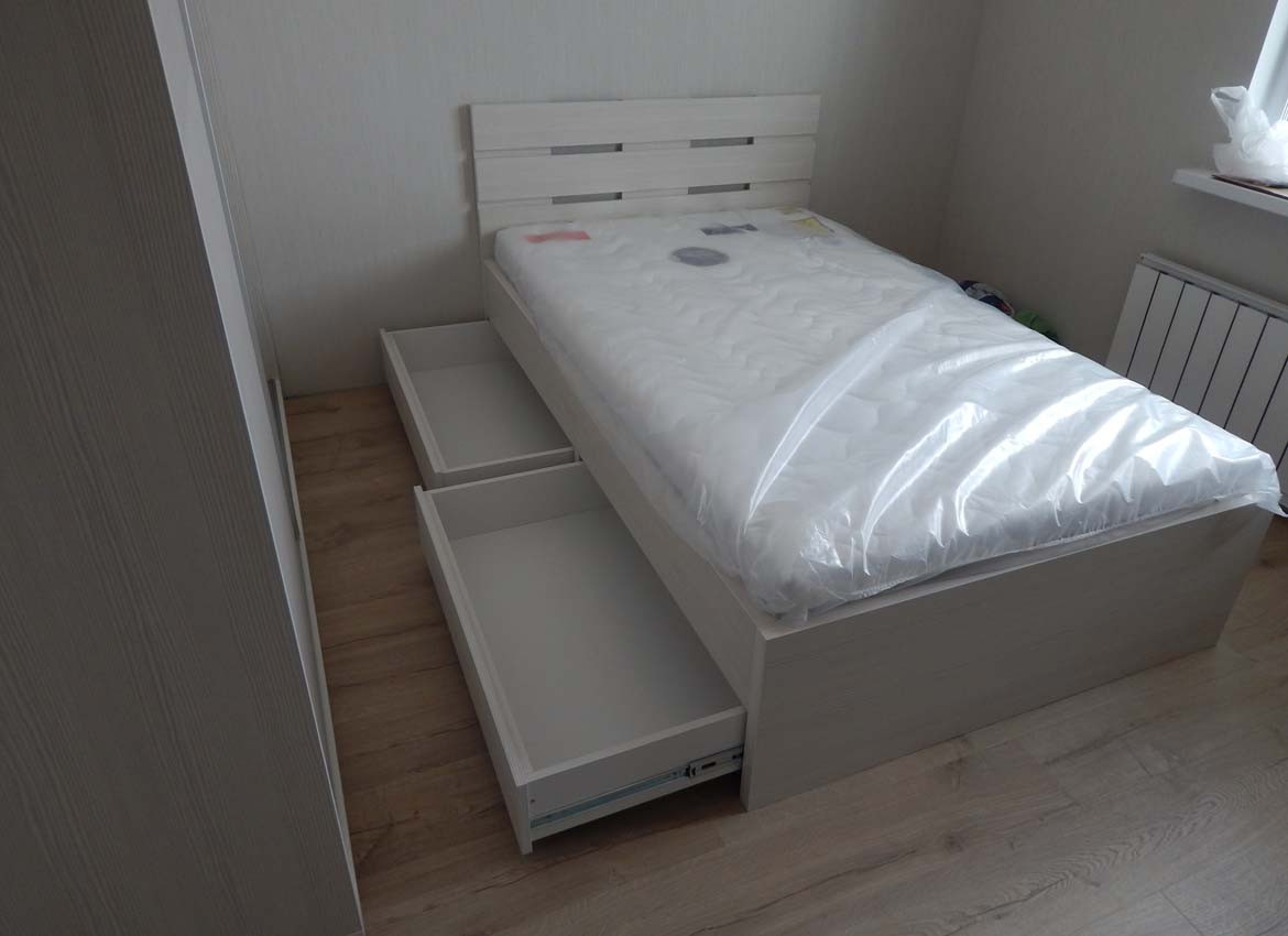 Кровать с ящиками