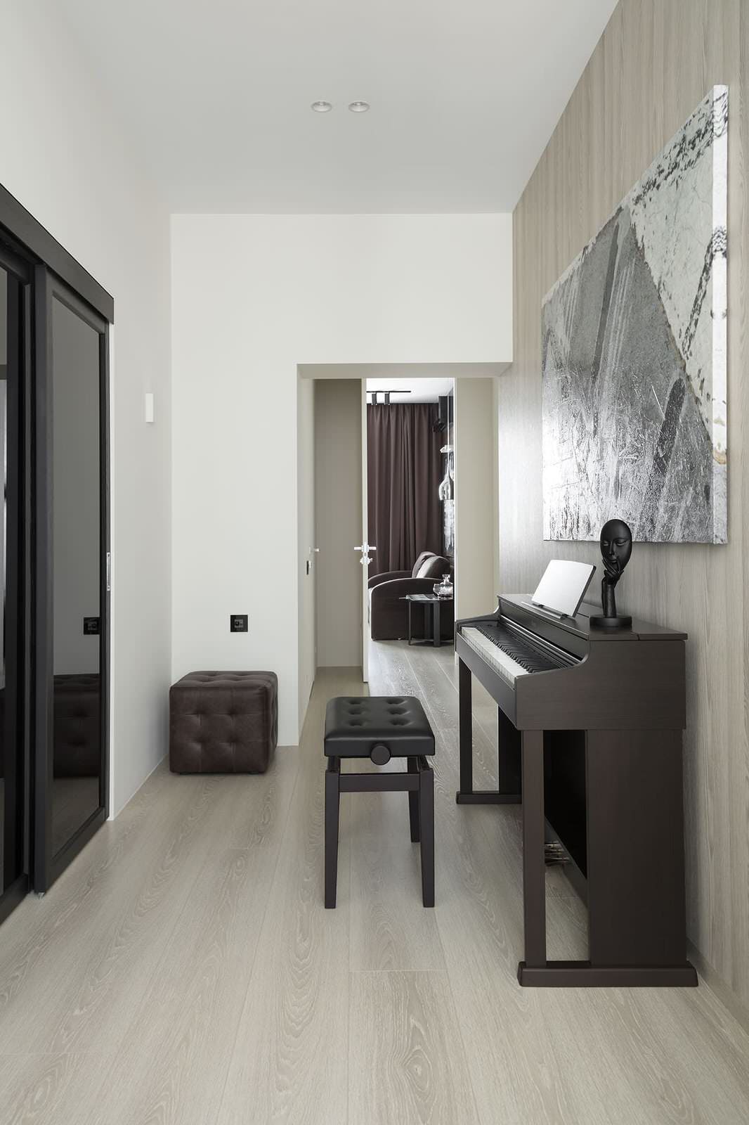 Обзор современной квартиры 170 квм. Полы без плинтуса. Двери в потолок.