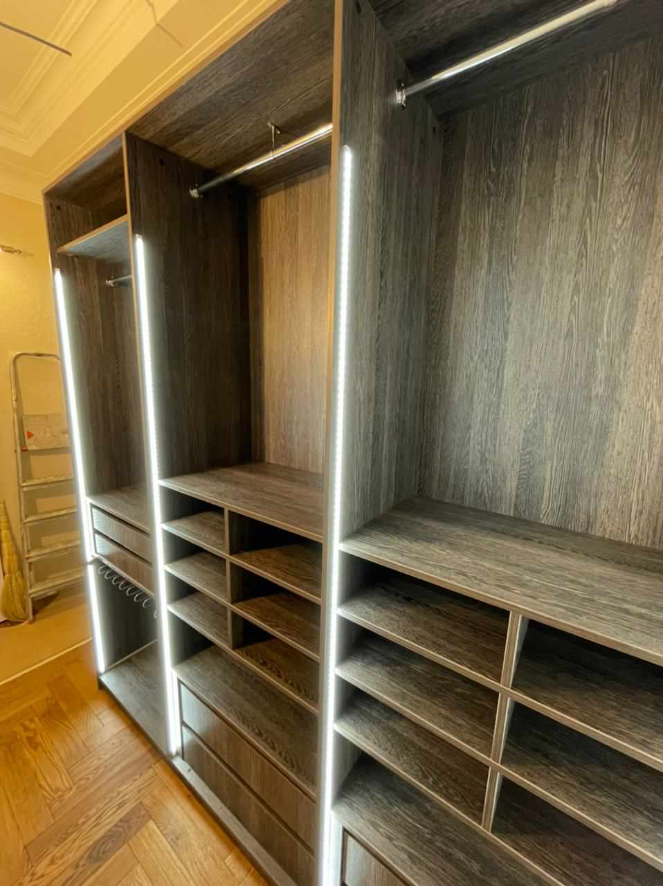 Гардеробная с подсветкой