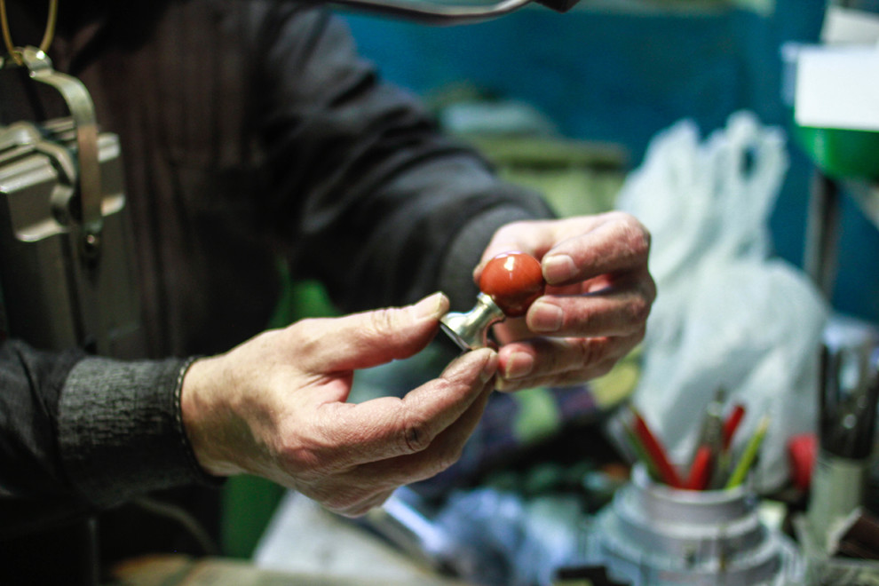 Портрет: Ювелирные украшения для мебели от Soda Homedecor