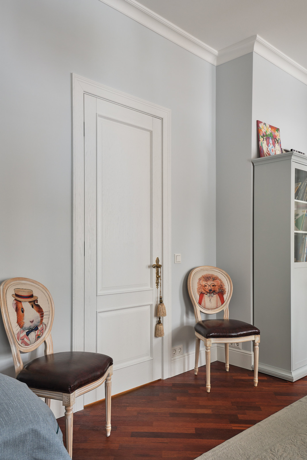 Классический интерьер с Орлеаном в отделке дуб