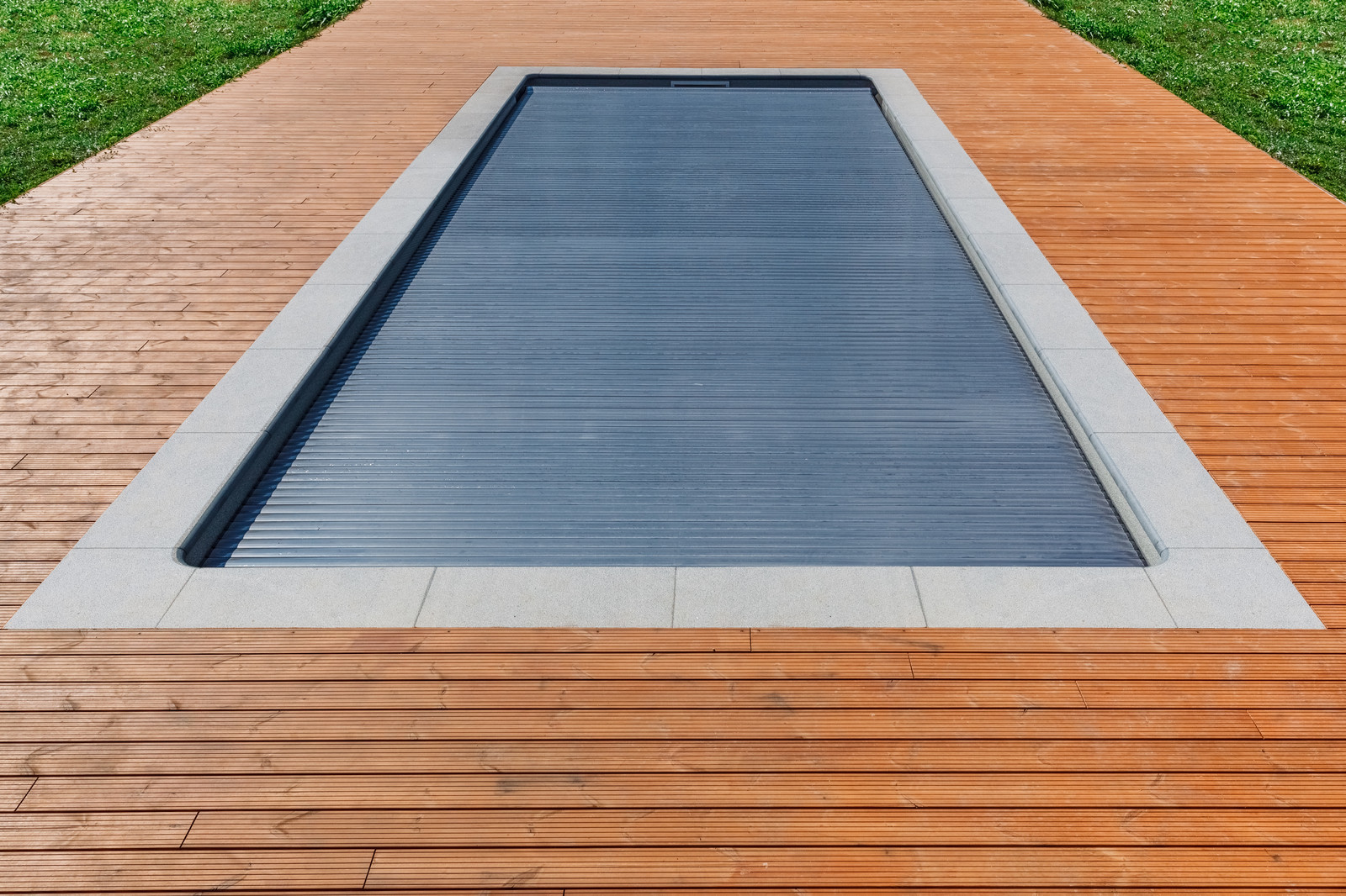 Роллетное покрытие для бассейна