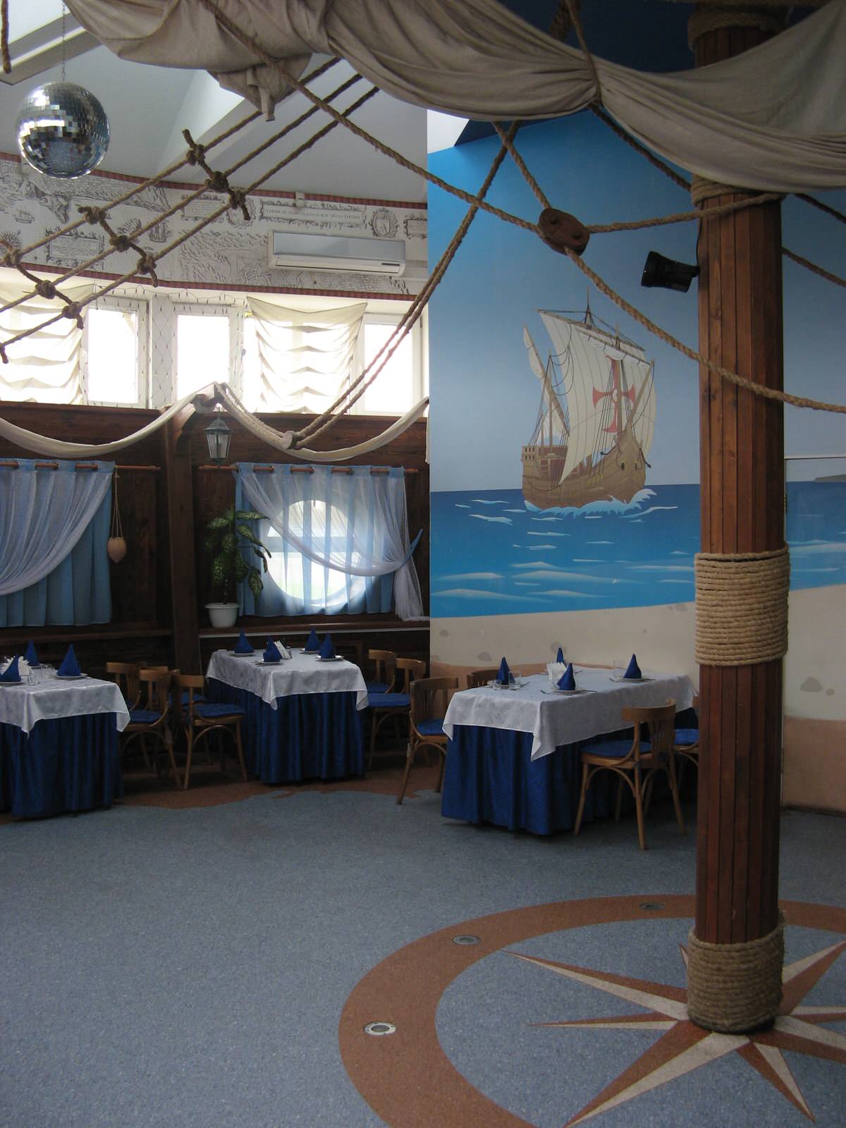 Обложка проекта: Маленькое кафе