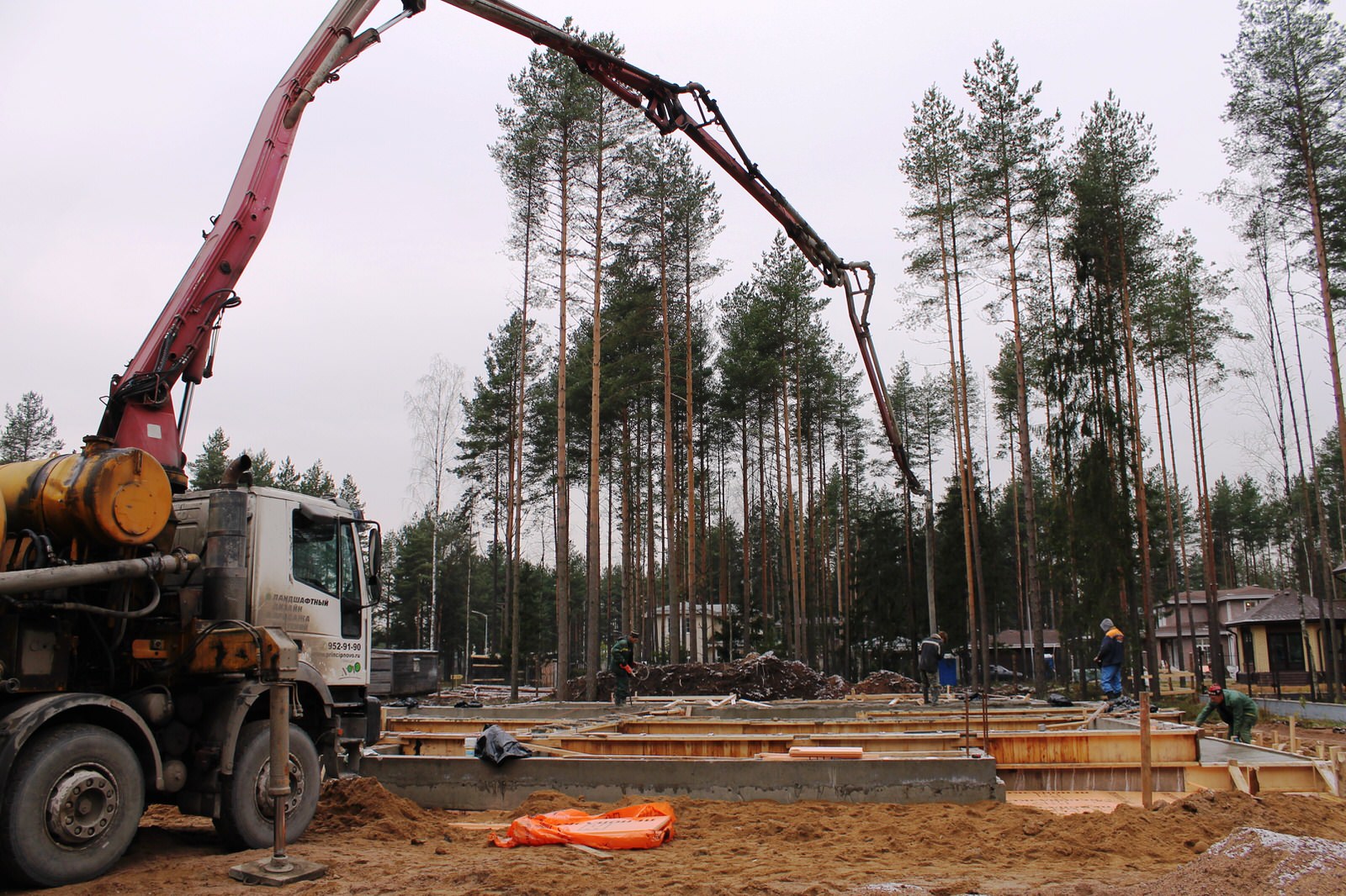 Обложка проекта: Дом из кирпича в "Охтинском парке"