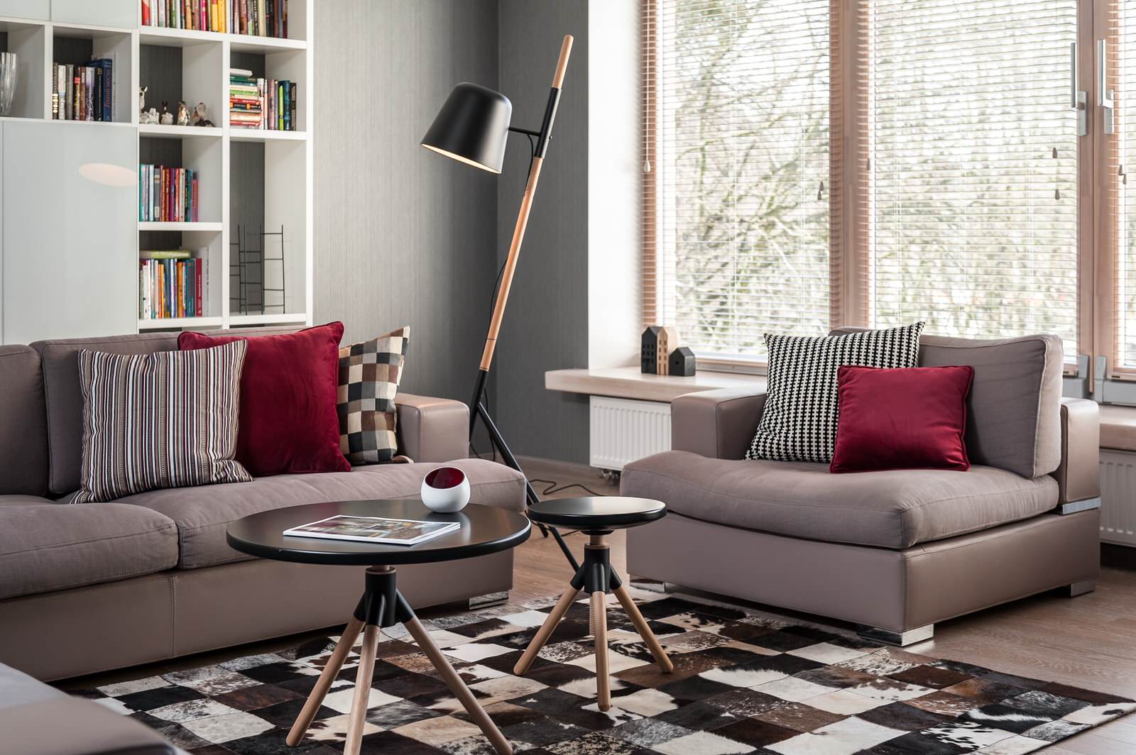 Яркий серый