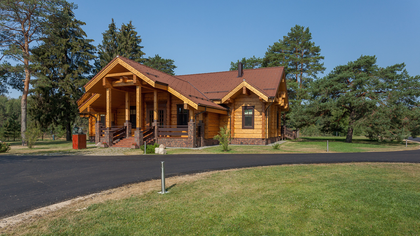 Деревянный дом в классическом стиле