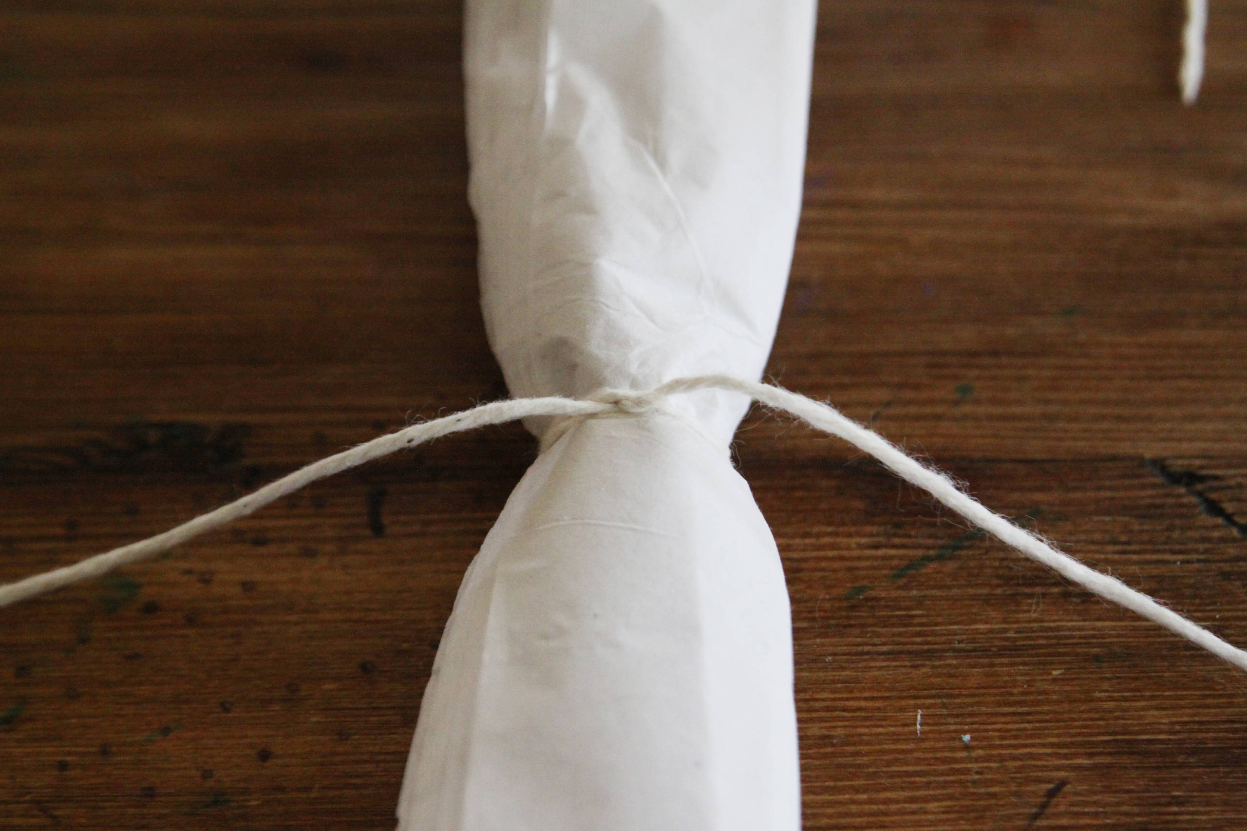 DIY: Как можно сделать помпон из бумаги тишью